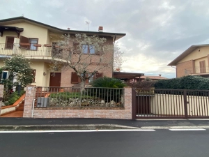 9 locali in vendita a Roncello