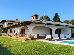 15 locali in vendita a Cermenate